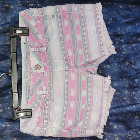 American Eagle Outfitters Pants - American Eagle 🌸🌵Pastel Southwestern Denim Stretch Shorts w/ Fray Hem - Size 6